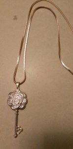 Rose gold plated swarvski crystal necklace